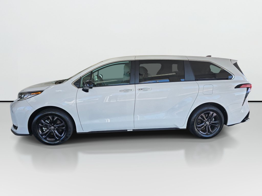 Used 2024 Toyota Sienna XSE AWD/4WD image 2