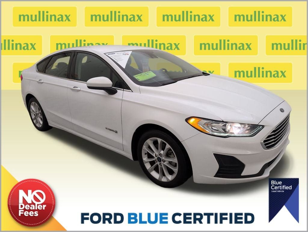 Used 2019 Ford Fusion SE image 1
