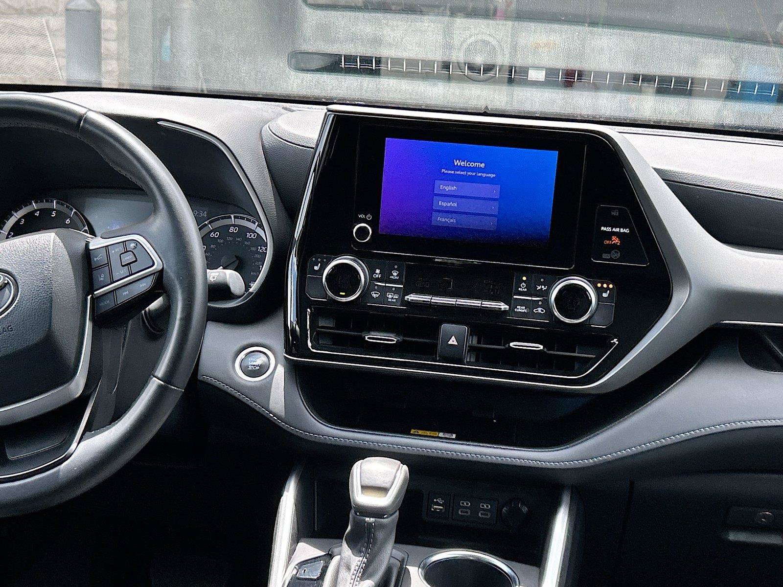 Used 2024 Toyota Highlander XLE FWD image 20