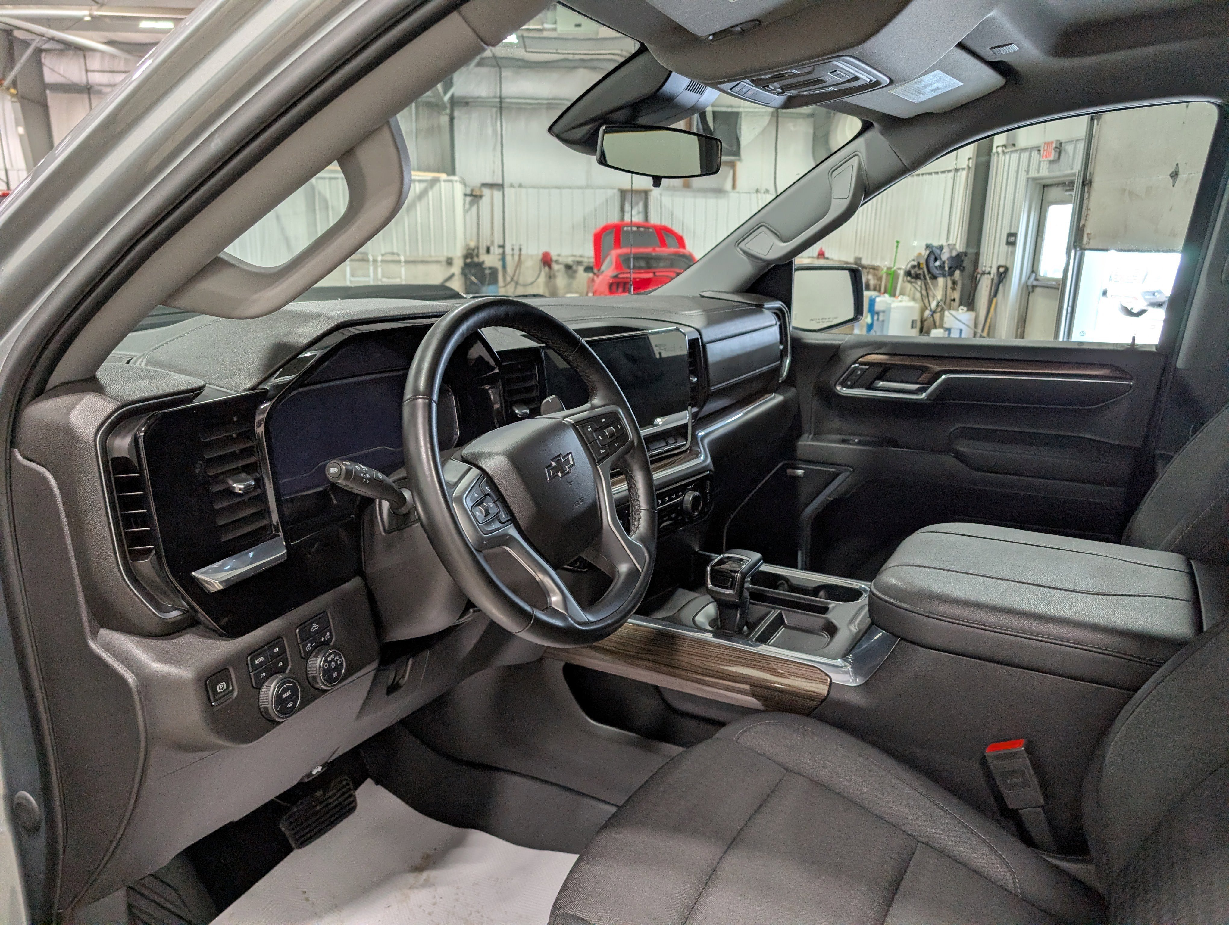 Used 2024 Chevrolet Silverado 1500 LT Trail Boss w/ Convenience Package II image 15