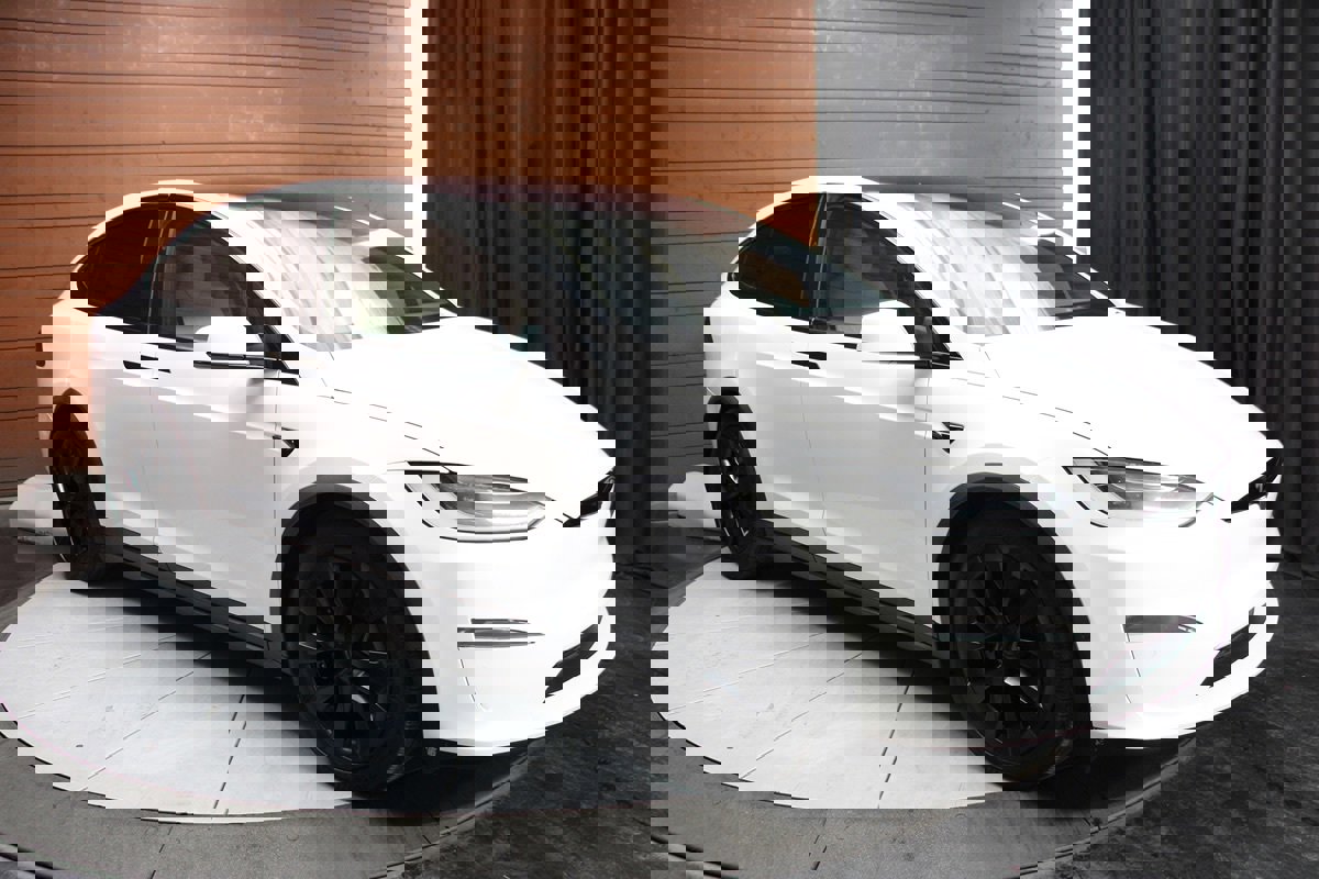 Used 2022 Tesla Model X Plaid image 43