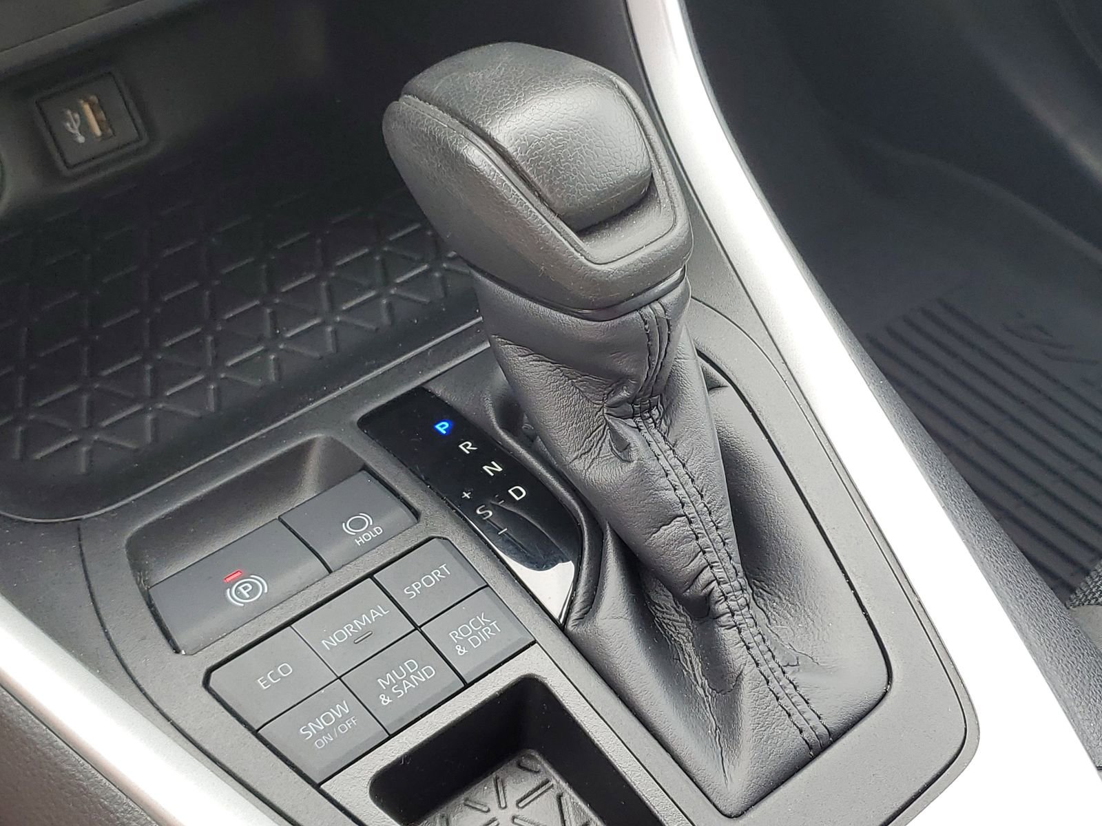 Certified 2024 Toyota RAV4 LE image 30