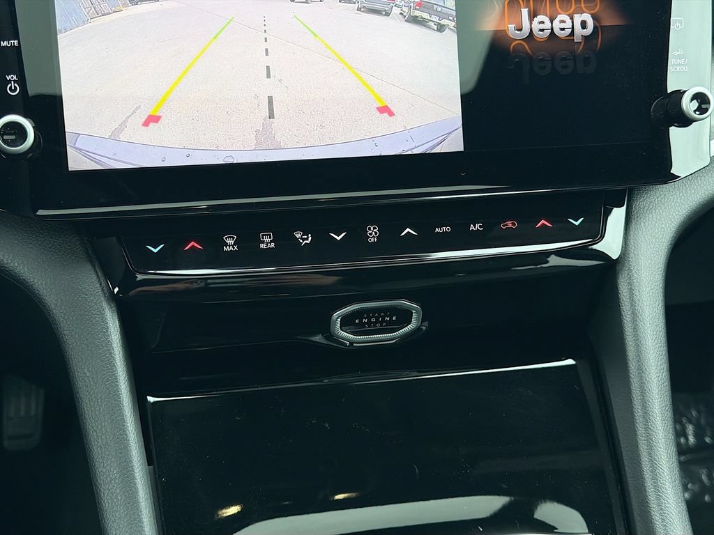New 2026 Jeep Grand Cherokee Altitude AWD/4WD image 34