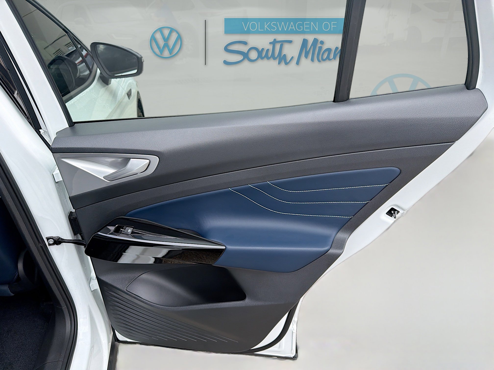 Certified 2025 Volkswagen ID.4 Pro S w/ ID.4 Black Package image 31