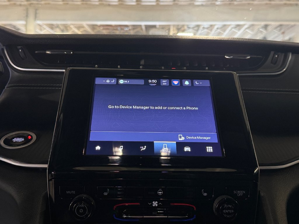 Used 2024 Jeep Grand Cherokee Laredo AWD/4WD image 19