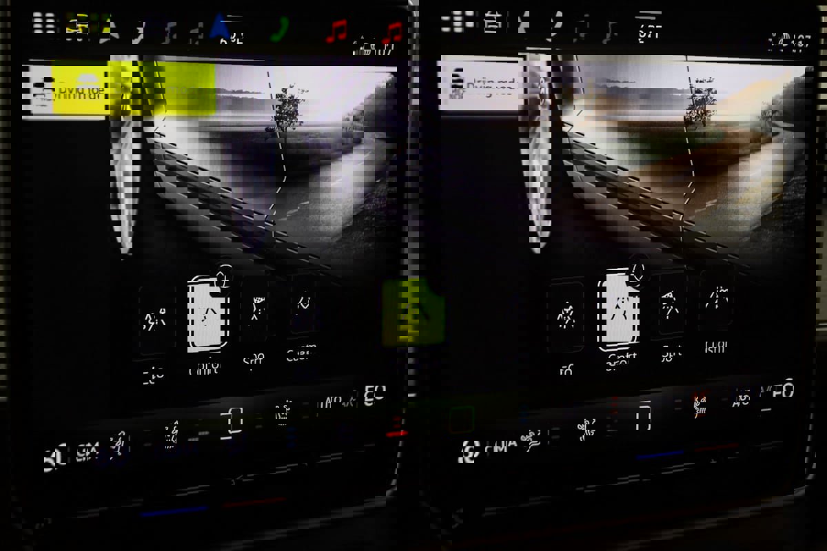 Used 2025 Volkswagen ID. Buzz Pro S image 44