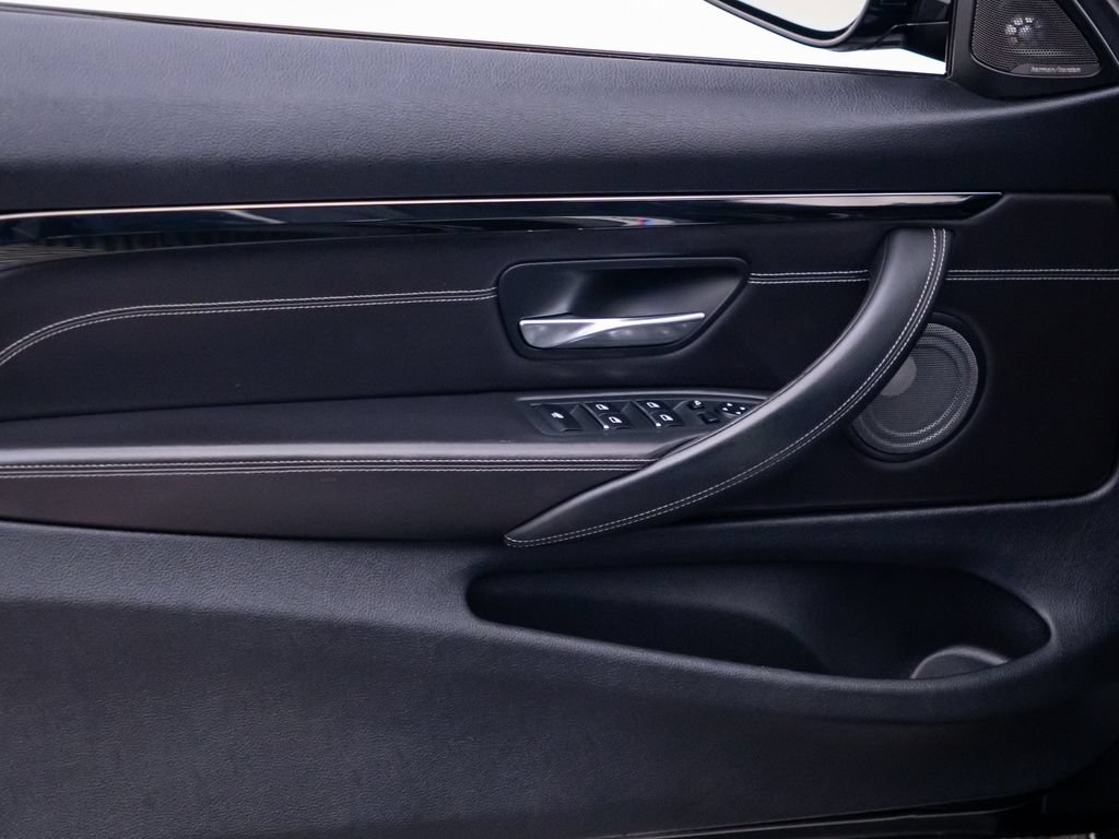 Used 2018 BMW M4 Convertible RWD image 13