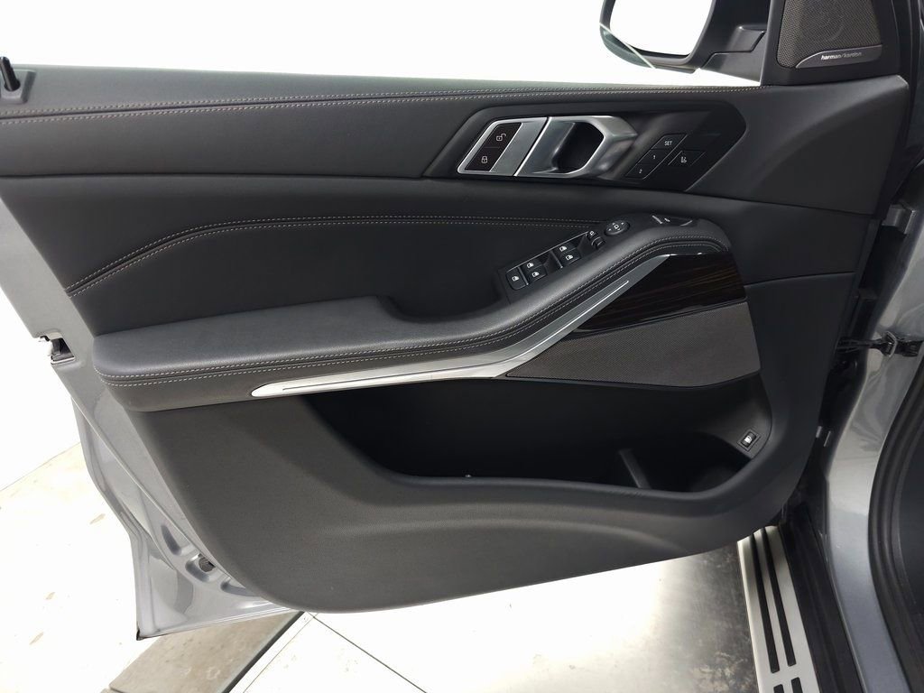 Used 2024 BMW X5 xDrive50e image 14