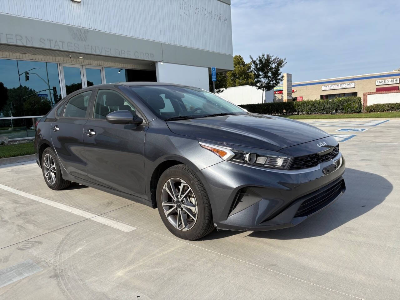 Used 2023 Kia Forte LXS FWD image 4