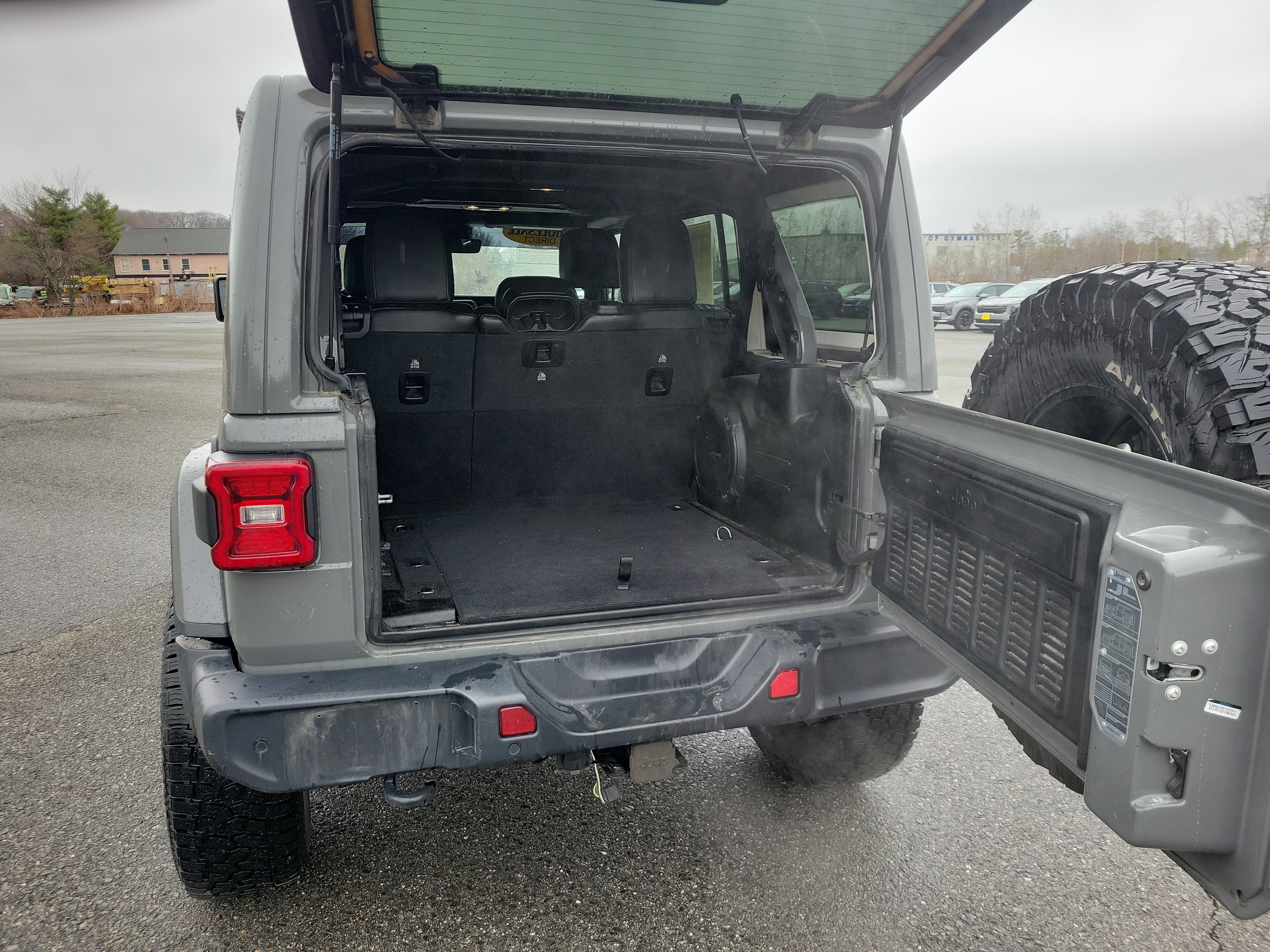 Used 2021 Jeep Wrangler Unlimited Sahara AWD/4WD image 13