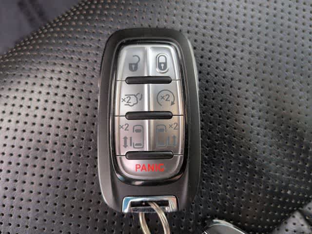 Used 2020 Chrysler Pacifica Limited w/ Advanced Safetytec Group FWD image 36