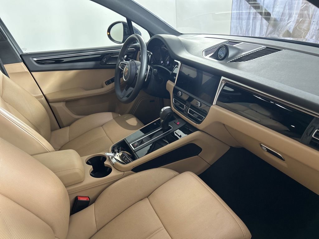 Certified 2022 Porsche Macan image 15