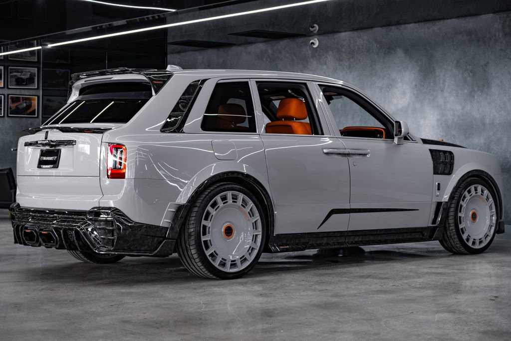 Used 2026 Rolls-Royce Cullinan AWD/4WD image 21