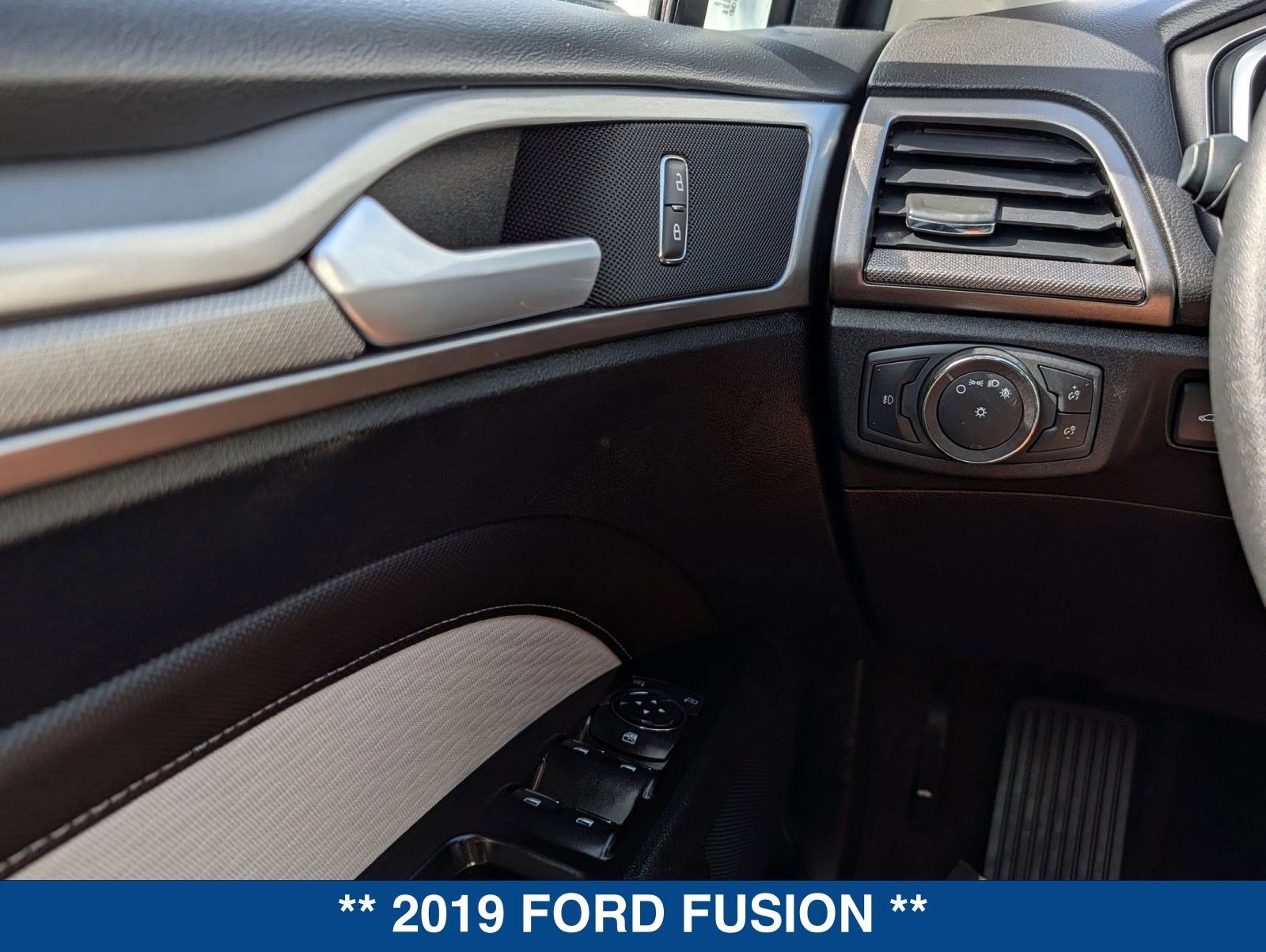 Used 2019 Ford Fusion SE w/ Equipment Group 151A image 22