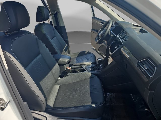 Used 2024 Volkswagen Tiguan SE FWD image 31