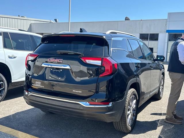 Used 2022 GMC Terrain SLT w/ Tech Package image 4