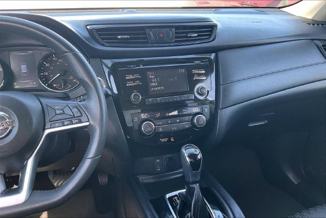 Used 2017 Nissan Rogue SV AWD/4WD image 5