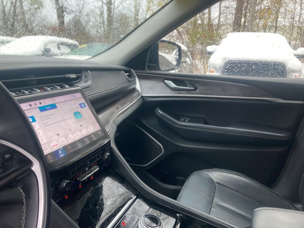 Used 2022 Jeep Grand Cherokee Limited image 16