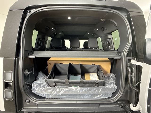 New 2026 Land Rover Defender 130 X-Dynamic SE AWD/4WD image 28