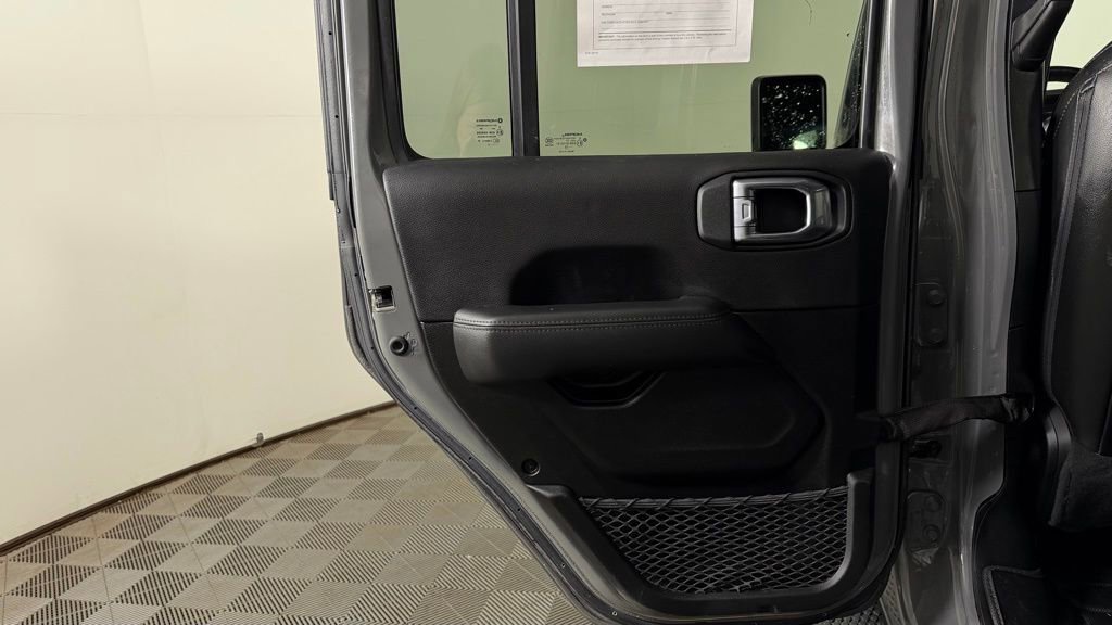 Used 2022 Jeep Wrangler Unlimited Sahara AWD/4WD image 23