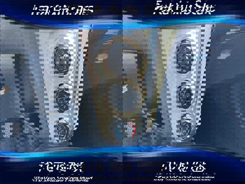 Used 2010 Toyota Yaris 4-Door Hatchback image 16