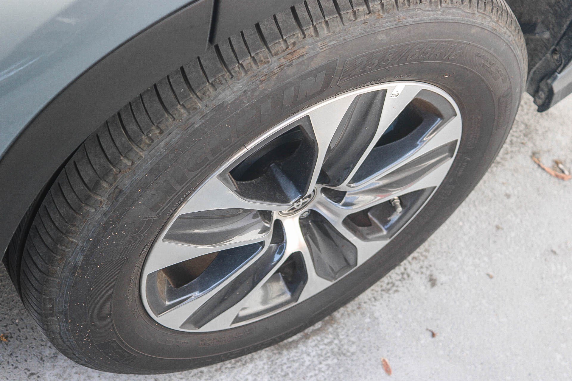 Used 2024 Toyota Highlander XLE FWD image 11
