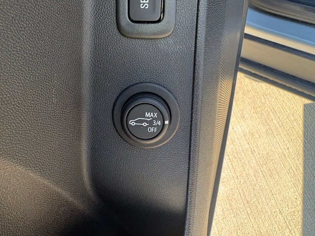 Used 2023 Chevrolet Equinox Premier FWD image 16
