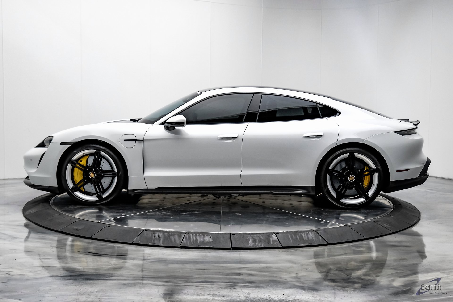Used 2020 Porsche Taycan Turbo S image 5