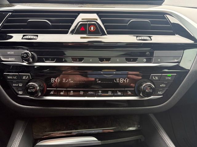 Used 2022 BMW M550i xDrive w/ Executive Package image 27