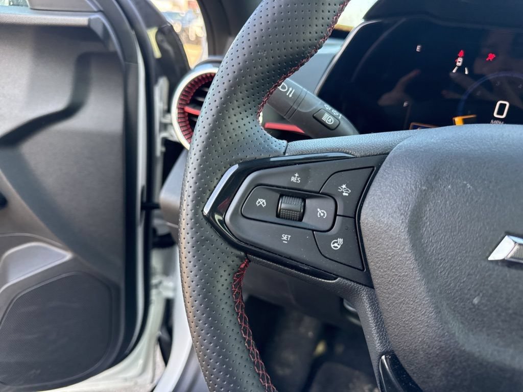 Used 2024 Chevrolet Trax RS w/ Sunroof Package FWD image 27