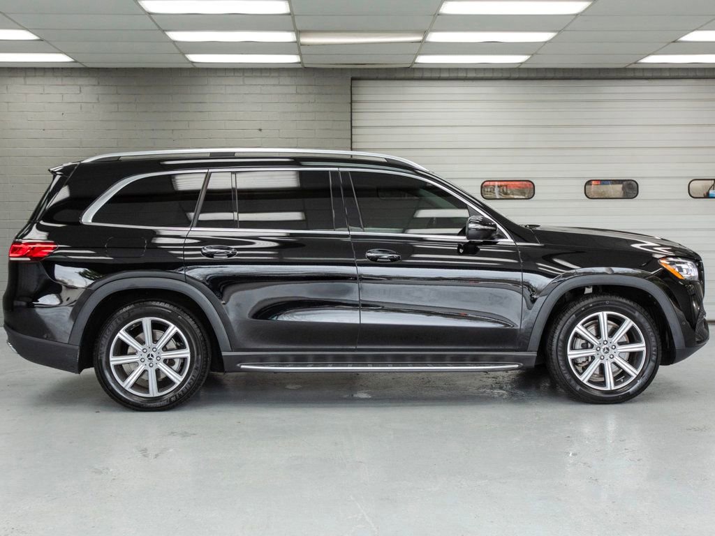 Used 2023 Mercedes-Benz GLS 450 4MATIC image 3
