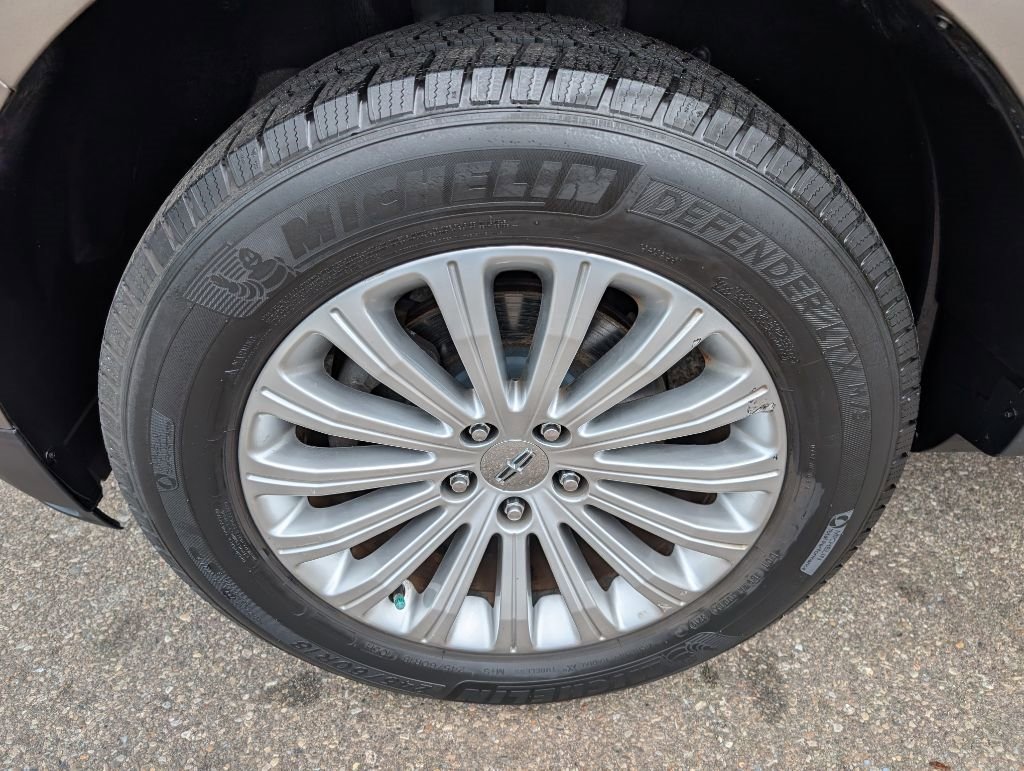 Used 2012 Lincoln MKX AWD image 9