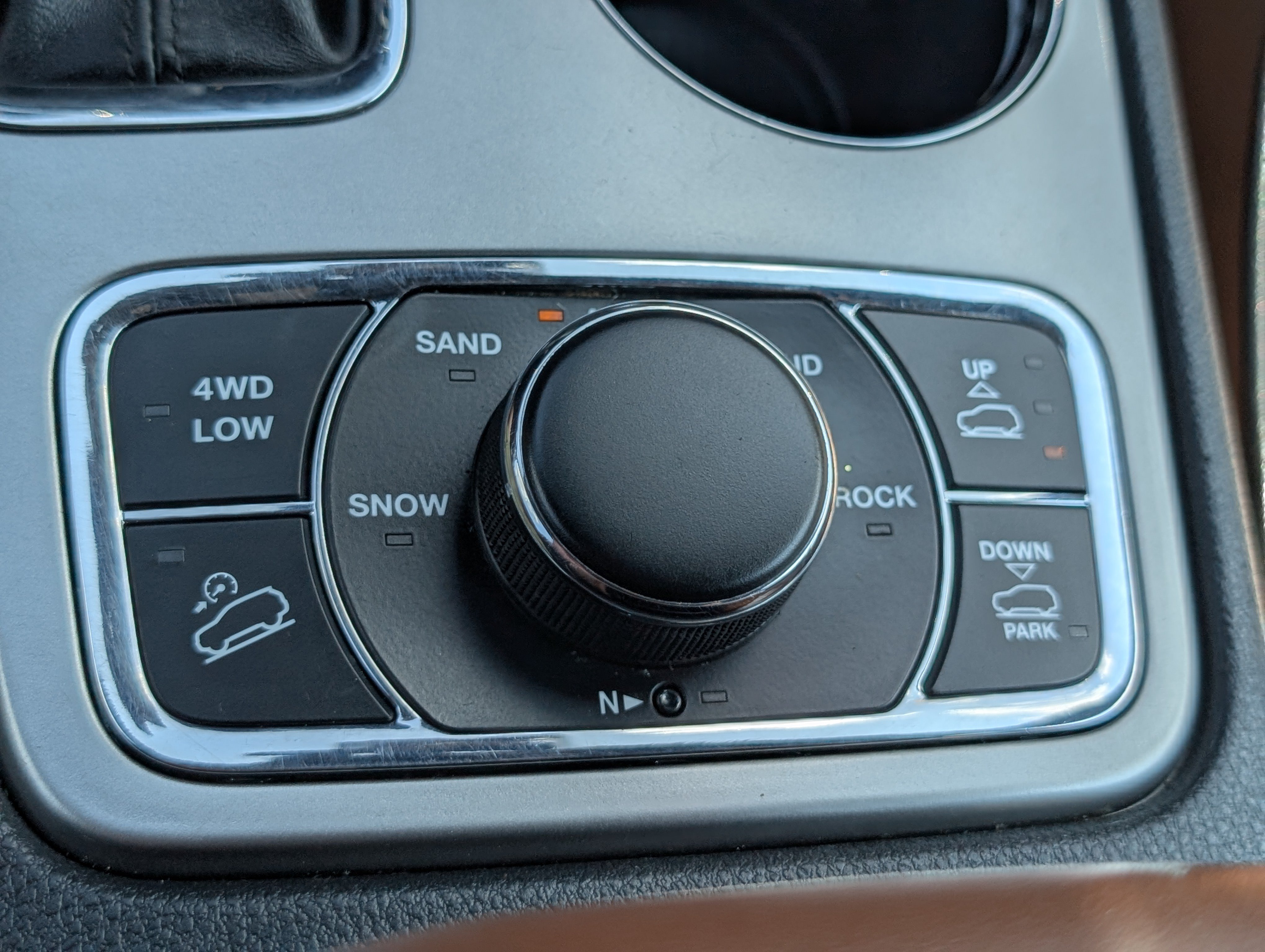 Used 2020 Jeep Grand Cherokee Overland AWD/4WD image 27