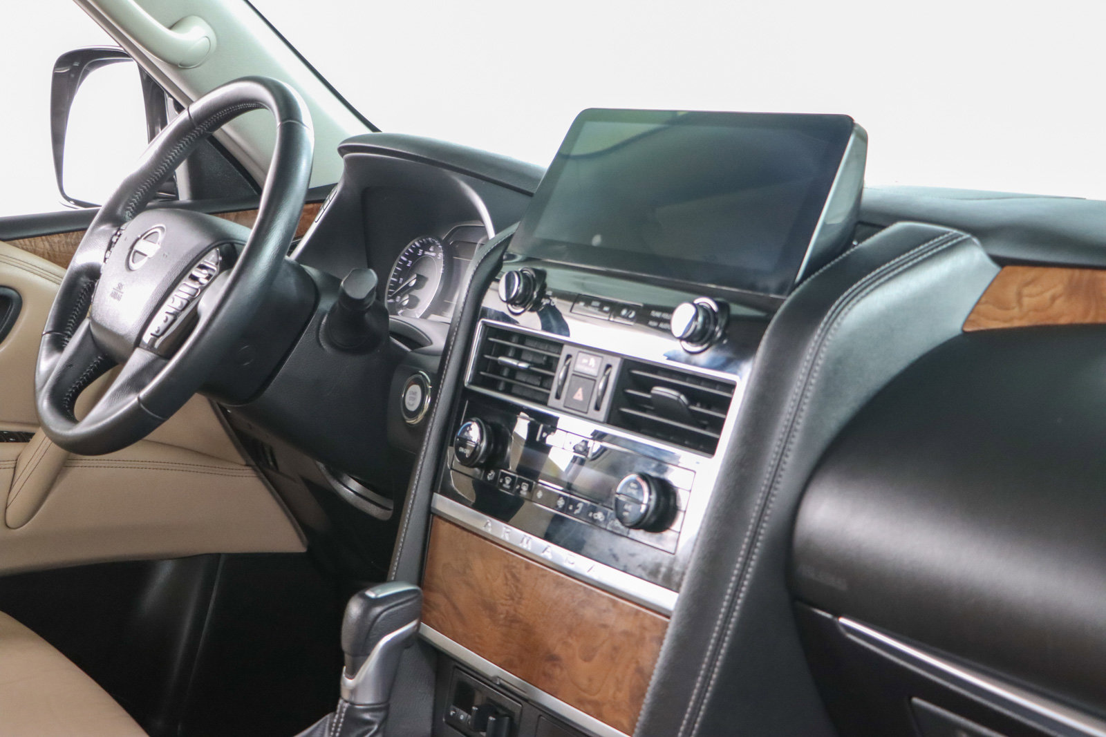 Used 2022 Nissan Armada SL w/ Captain's Chairs Package image 28
