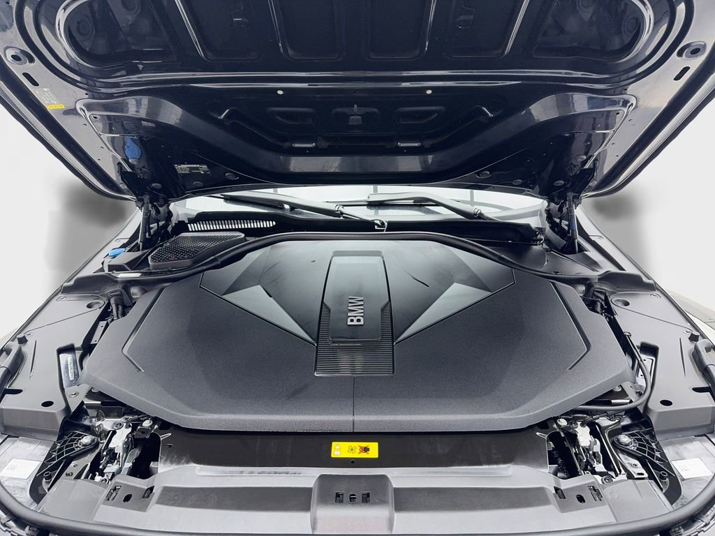 Used 2025 BMW i5 eDrive40i w/ Executive Package image 11