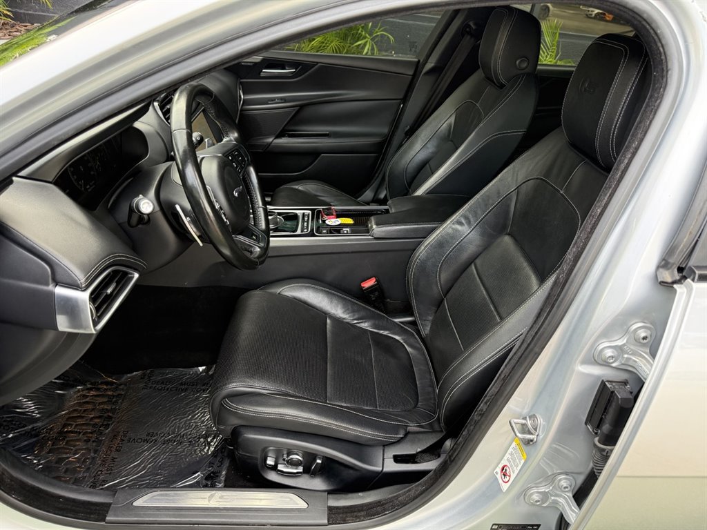 Used 2018 Jaguar XE S RWD image 13