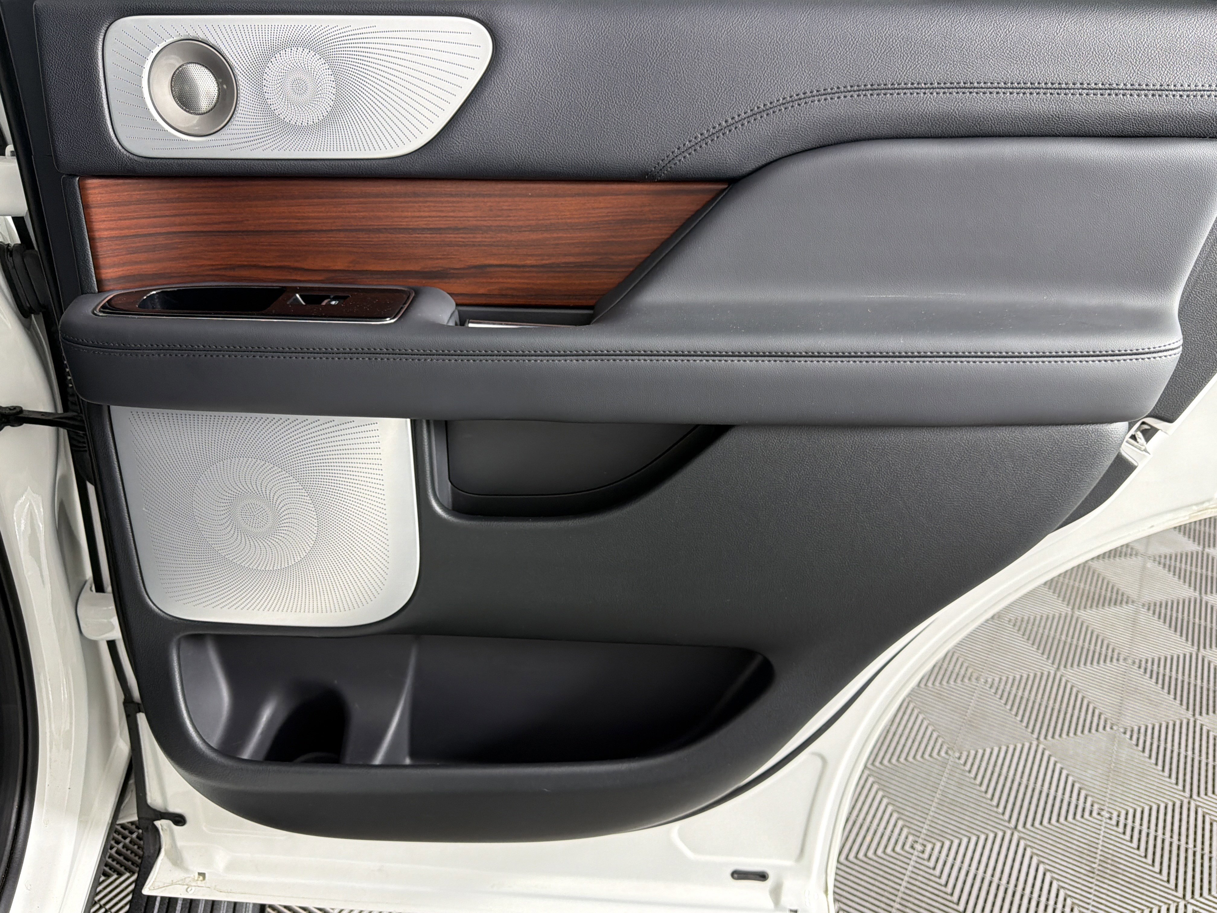 Used 2024 Lincoln Navigator Reserve image 33