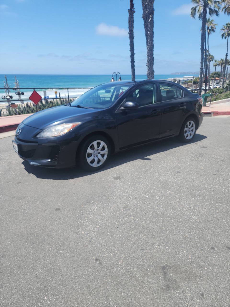 Used 2013 MAZDA MAZDA3 i SV w/ Convenience Pkg FWD image 2