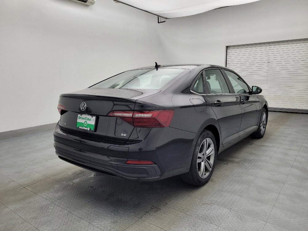 Used 2024 Volkswagen Jetta SE image 9