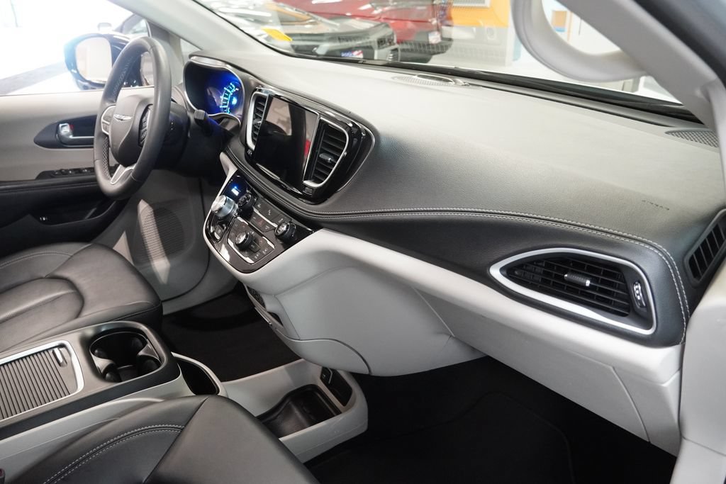 Used 2024 Chrysler Pacifica Limited FWD image 26