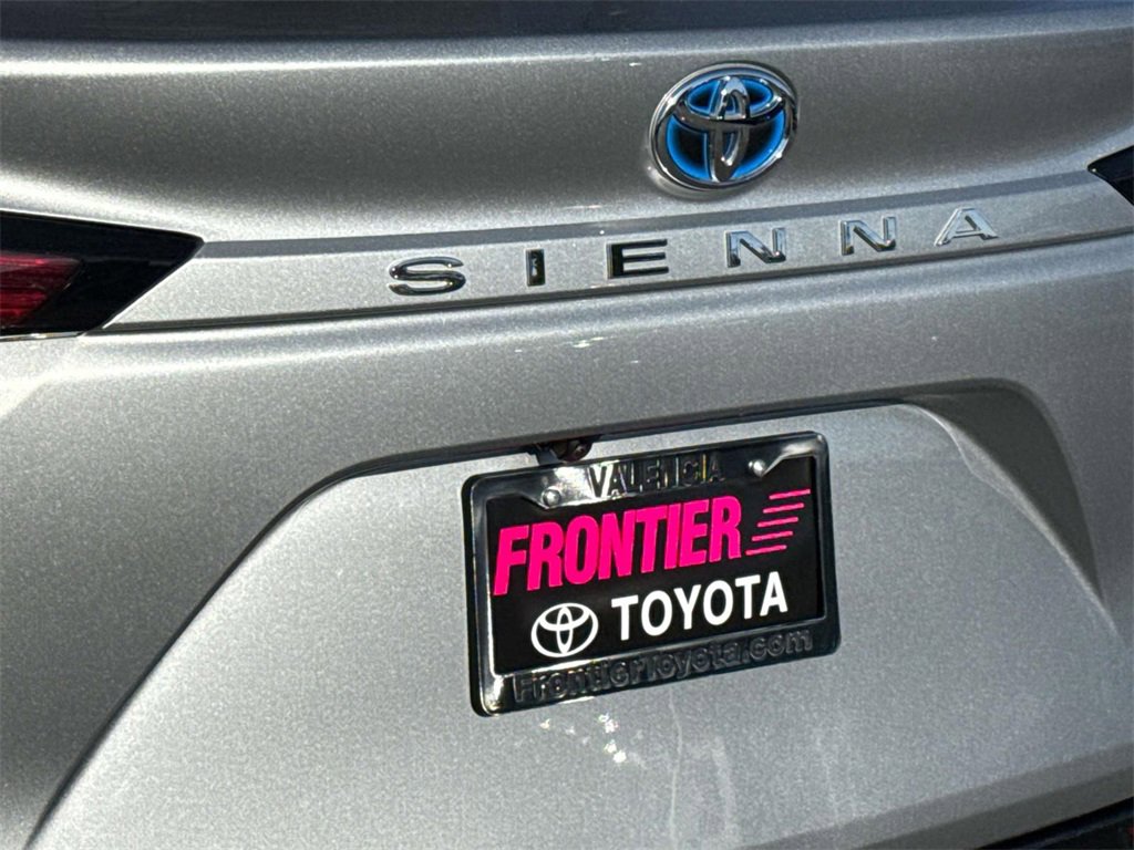 Certified 2023 Toyota Sienna Platinum image 6