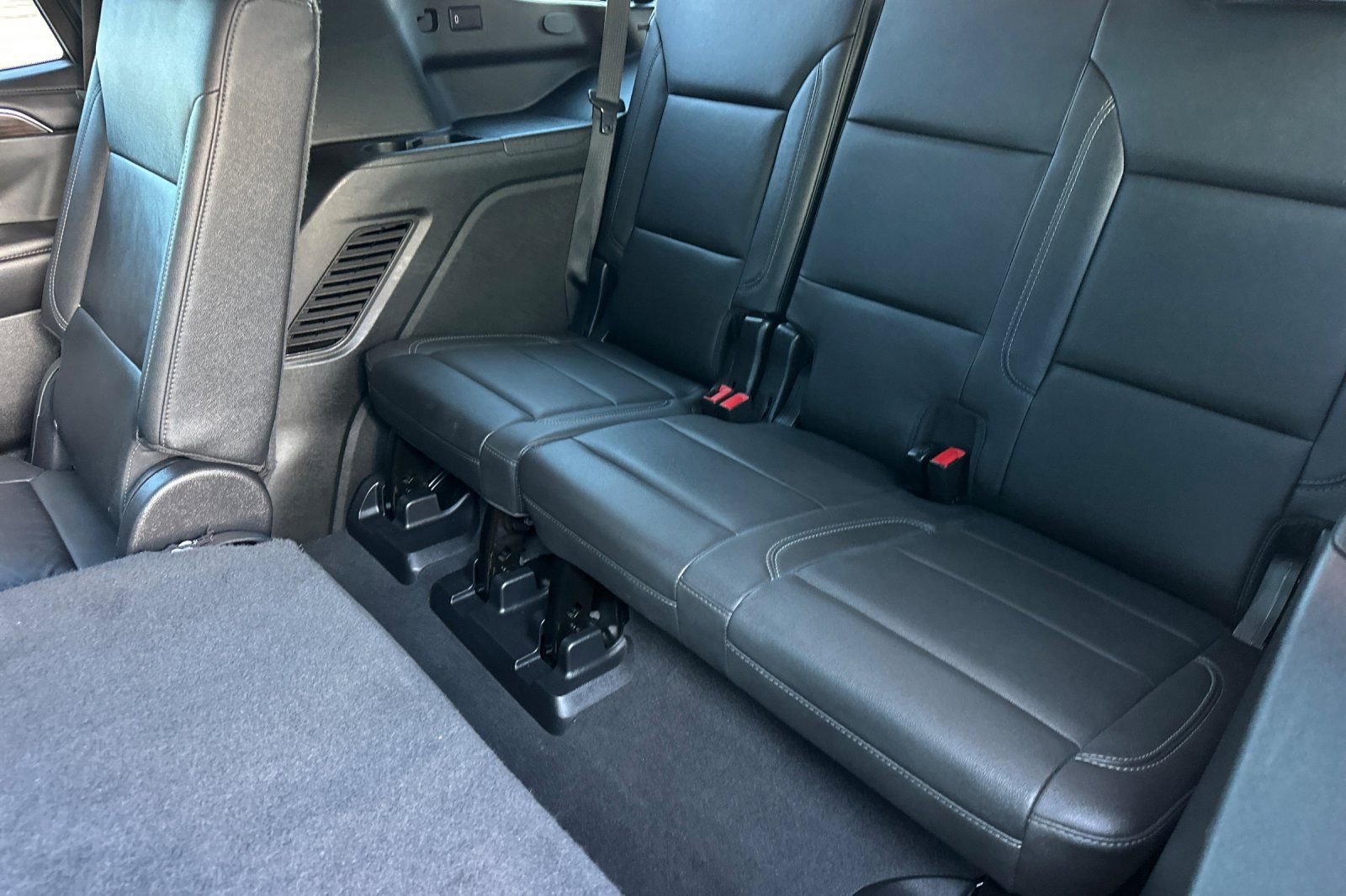 Used 2022 Chevrolet Tahoe Z71 w/ Luxury Package image 19