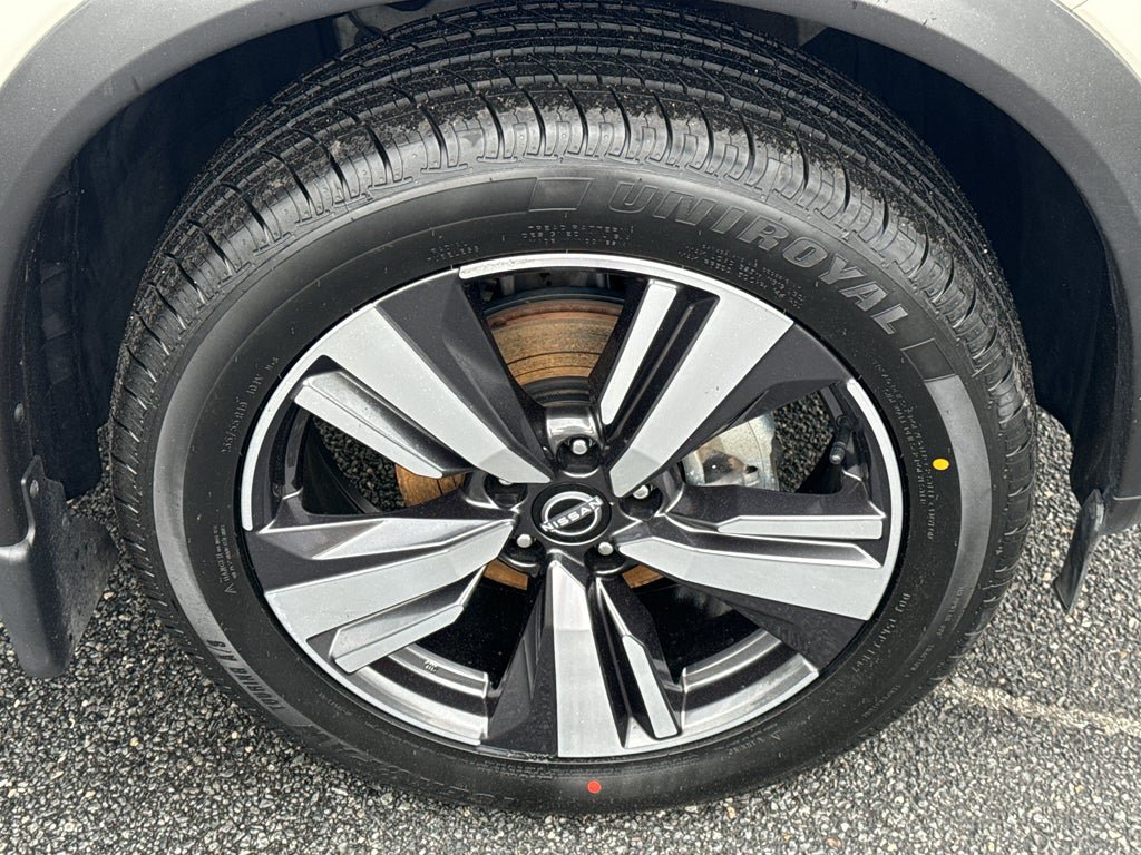 Used 2023 Nissan Rogue Platinum FWD image 32