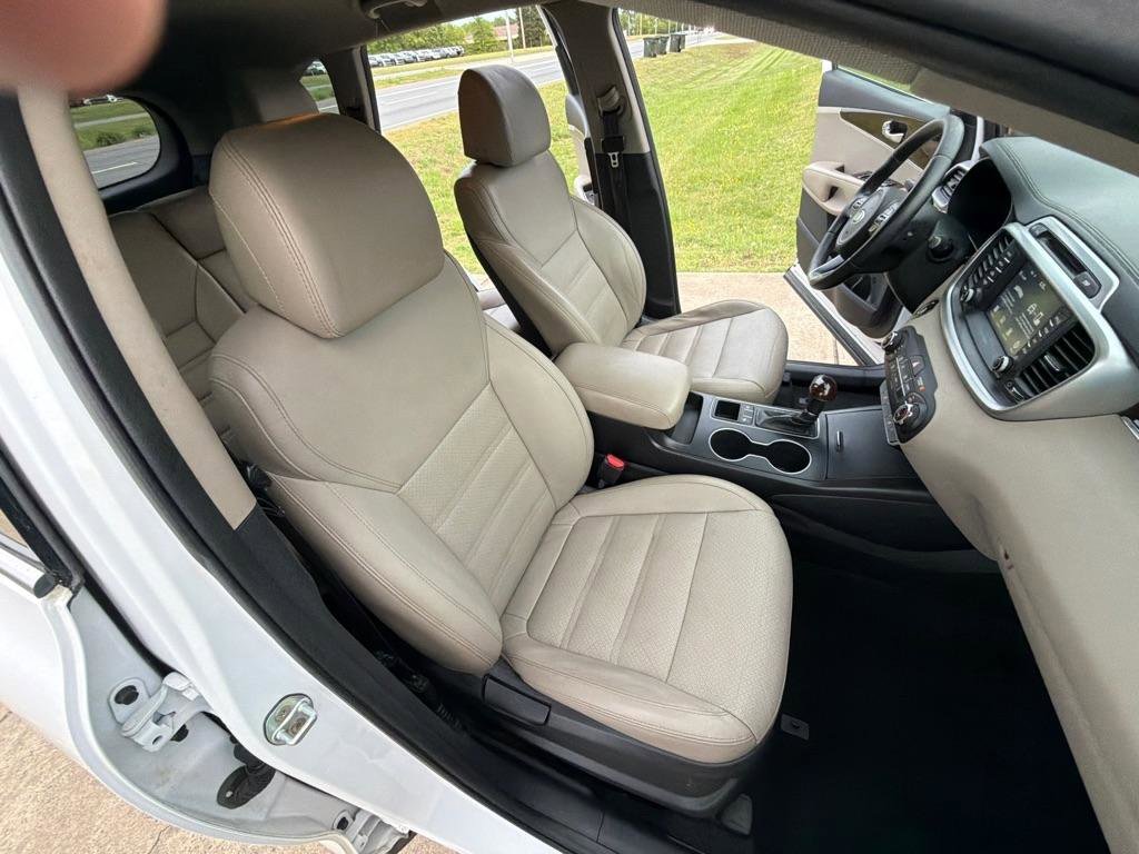 Used 2017 Kia Sorento LX w/ LX Convenience Package image 30