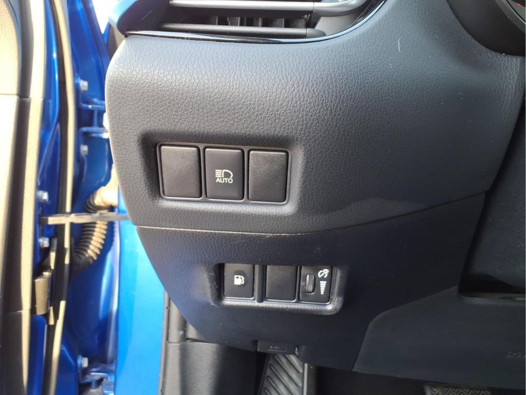 Used 2019 Toyota C-HR XLE image 15