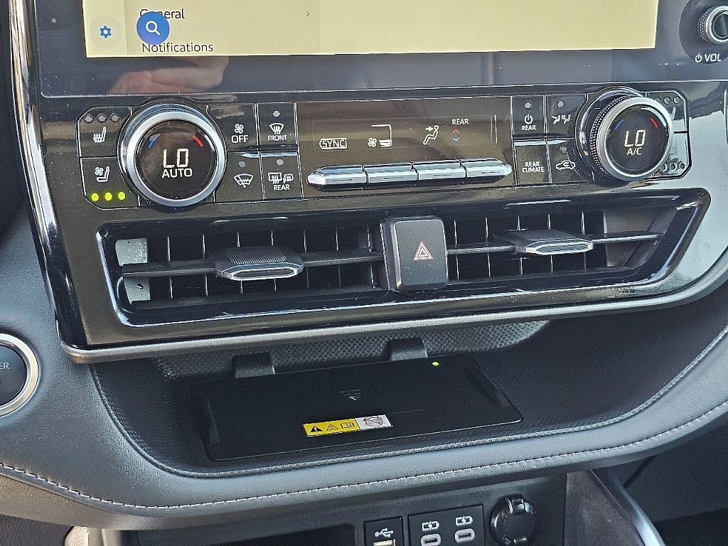 Used 2025 Toyota Highlander Limited image 33