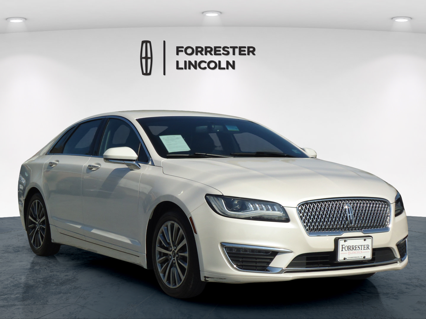 Used 2017 Lincoln MKZ Premiere FWD image 1