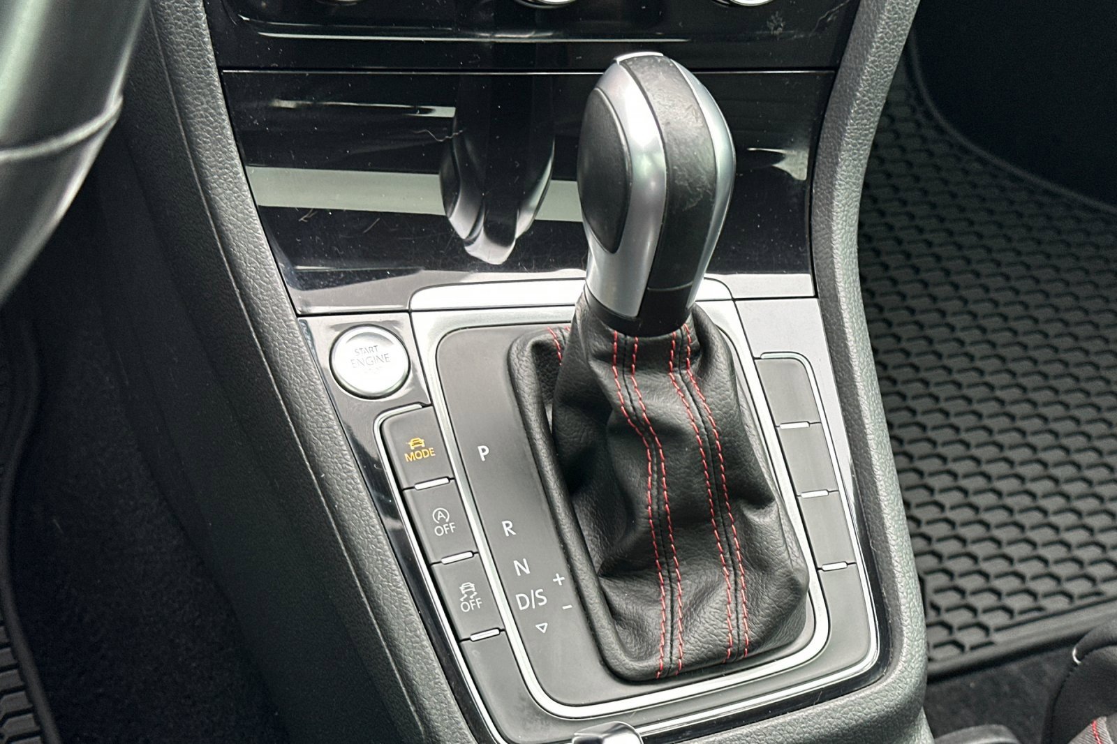 Used 2021 Volkswagen GTI SE image 23