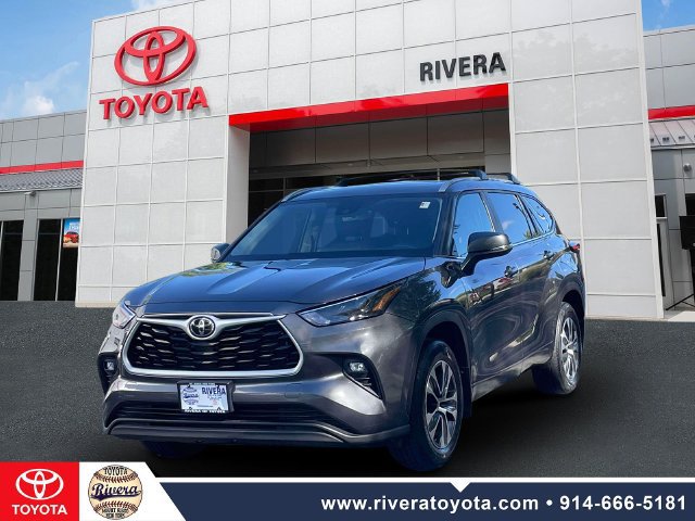 Used 2024 Toyota Highlander XLE AWD/4WD image 4