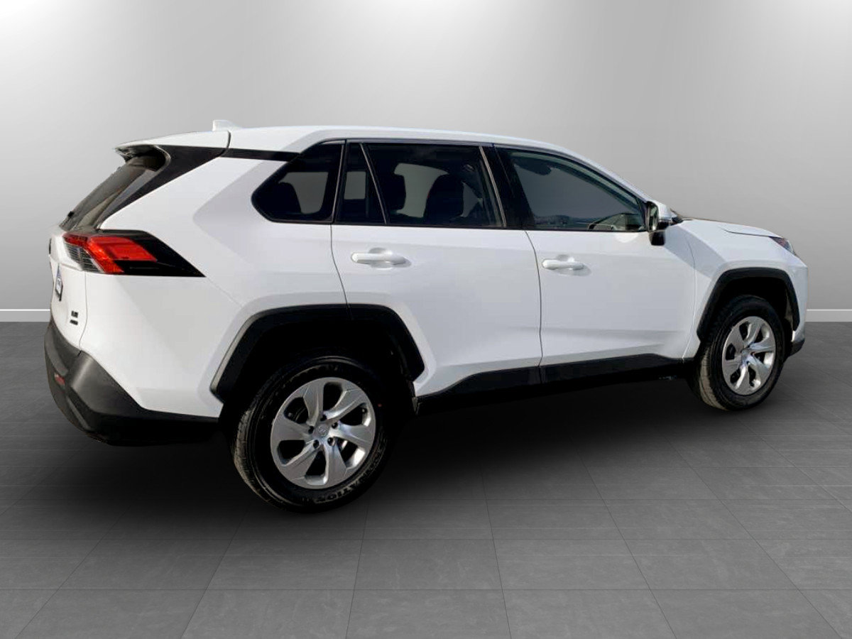 Used 2022 Toyota RAV4 LE AWD/4WD image 7